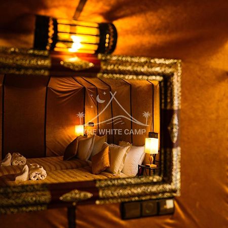 The White Camp - Your Merzouga Luxury Desert Camp & Erg Chebbi Dunes Camel Riding Eksteriør bilde