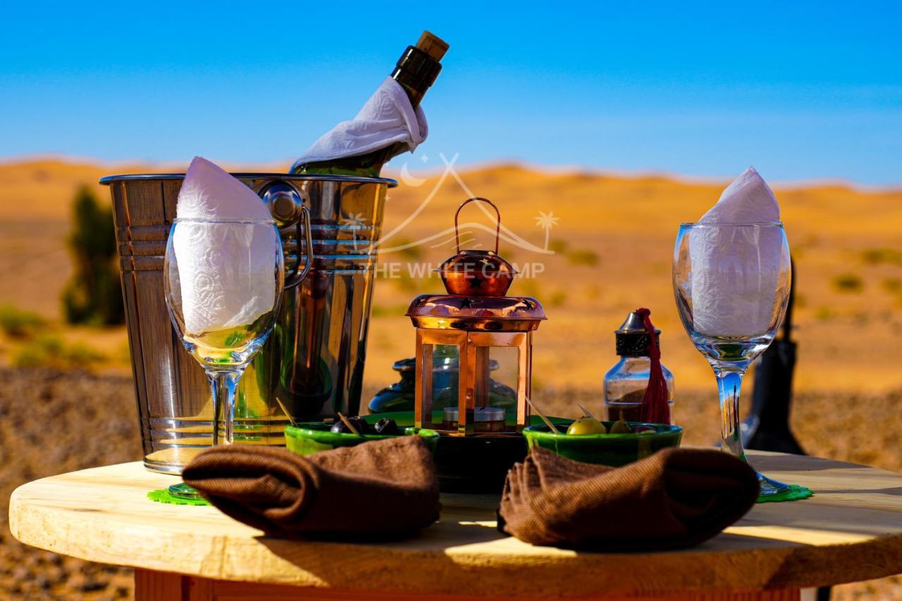 The White Camp - Your Merzouga Luxury Desert Camp & Erg Chebbi Dunes Camel Riding Eksteriør bilde