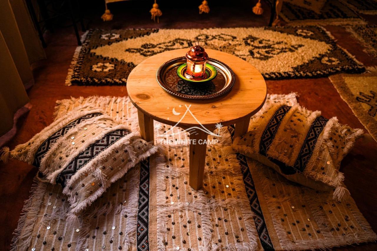 The White Camp - Your Merzouga Luxury Desert Camp & Erg Chebbi Dunes Camel Riding Eksteriør bilde