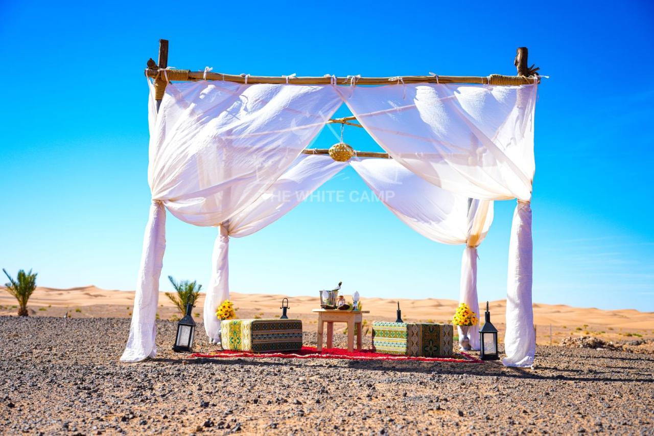 The White Camp - Your Merzouga Luxury Desert Camp & Erg Chebbi Dunes Camel Riding Eksteriør bilde