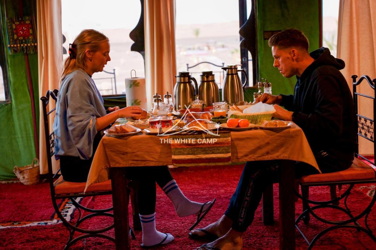 The White Camp - Your Merzouga Luxury Desert Camp & Erg Chebbi Dunes Camel Riding Eksteriør bilde