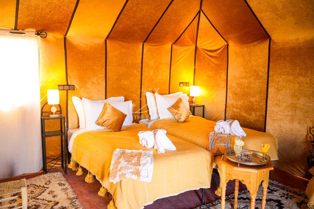 The White Camp - Your Merzouga Luxury Desert Camp & Erg Chebbi Dunes Camel Riding Eksteriør bilde
