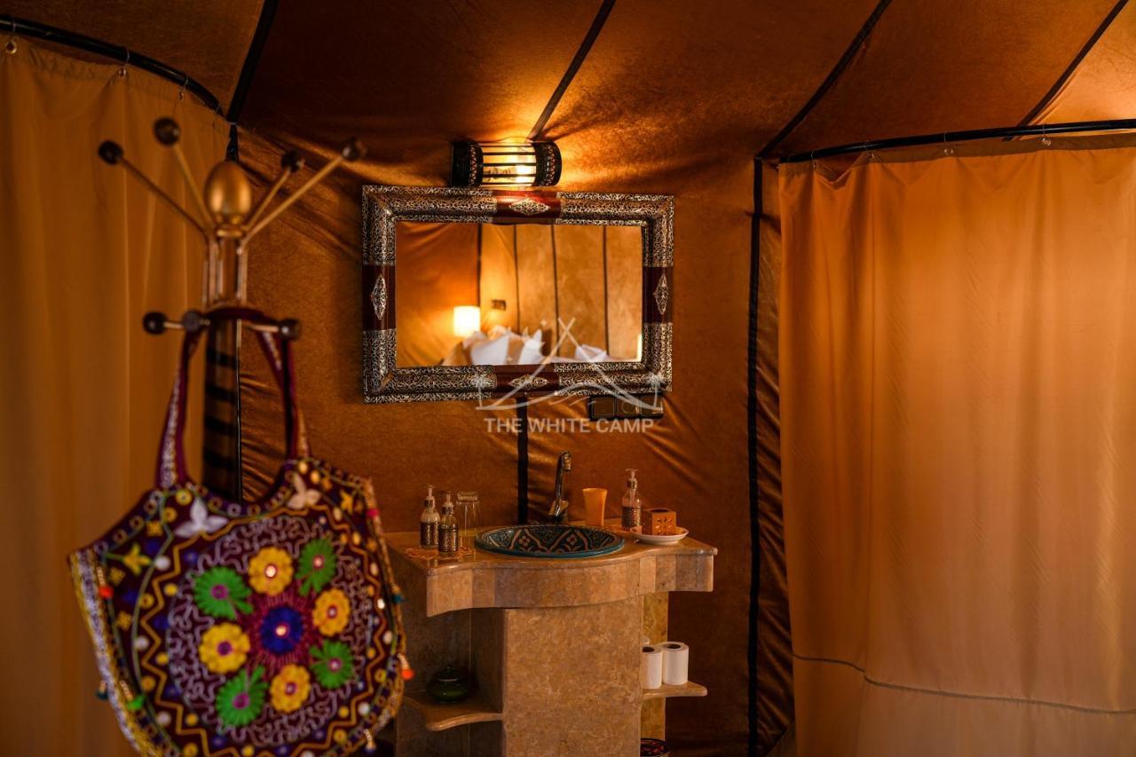 The White Camp - Your Merzouga Luxury Desert Camp & Erg Chebbi Dunes Camel Riding Eksteriør bilde