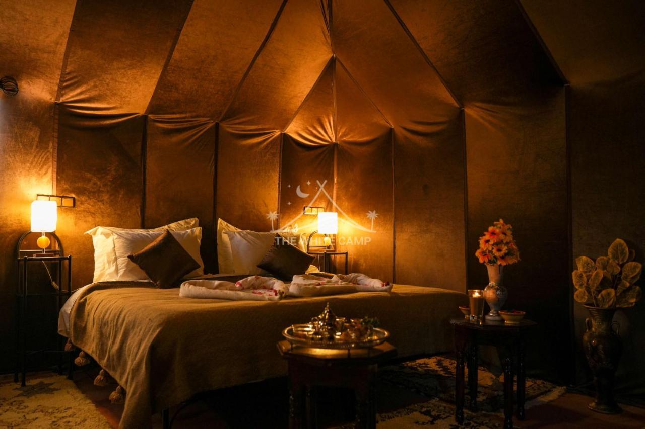 The White Camp - Your Merzouga Luxury Desert Camp & Erg Chebbi Dunes Camel Riding Eksteriør bilde