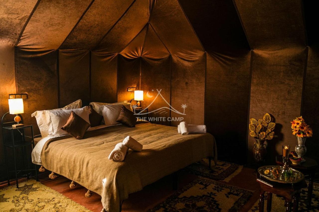 The White Camp - Your Merzouga Luxury Desert Camp & Erg Chebbi Dunes Camel Riding Eksteriør bilde
