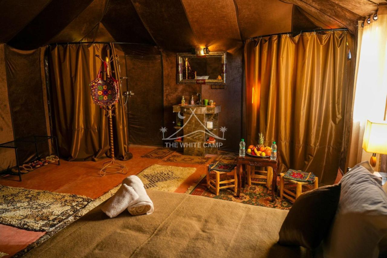 The White Camp - Your Merzouga Luxury Desert Camp & Erg Chebbi Dunes Camel Riding Eksteriør bilde