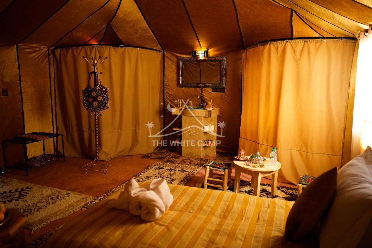 The White Camp - Your Merzouga Luxury Desert Camp & Erg Chebbi Dunes Camel Riding Eksteriør bilde