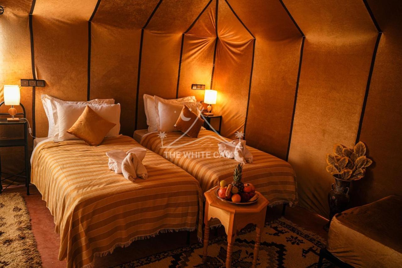 The White Camp - Your Merzouga Luxury Desert Camp & Erg Chebbi Dunes Camel Riding Eksteriør bilde