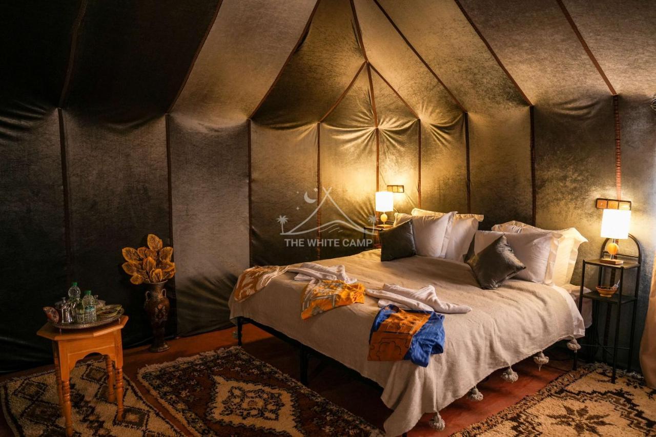 The White Camp - Your Merzouga Luxury Desert Camp & Erg Chebbi Dunes Camel Riding Eksteriør bilde