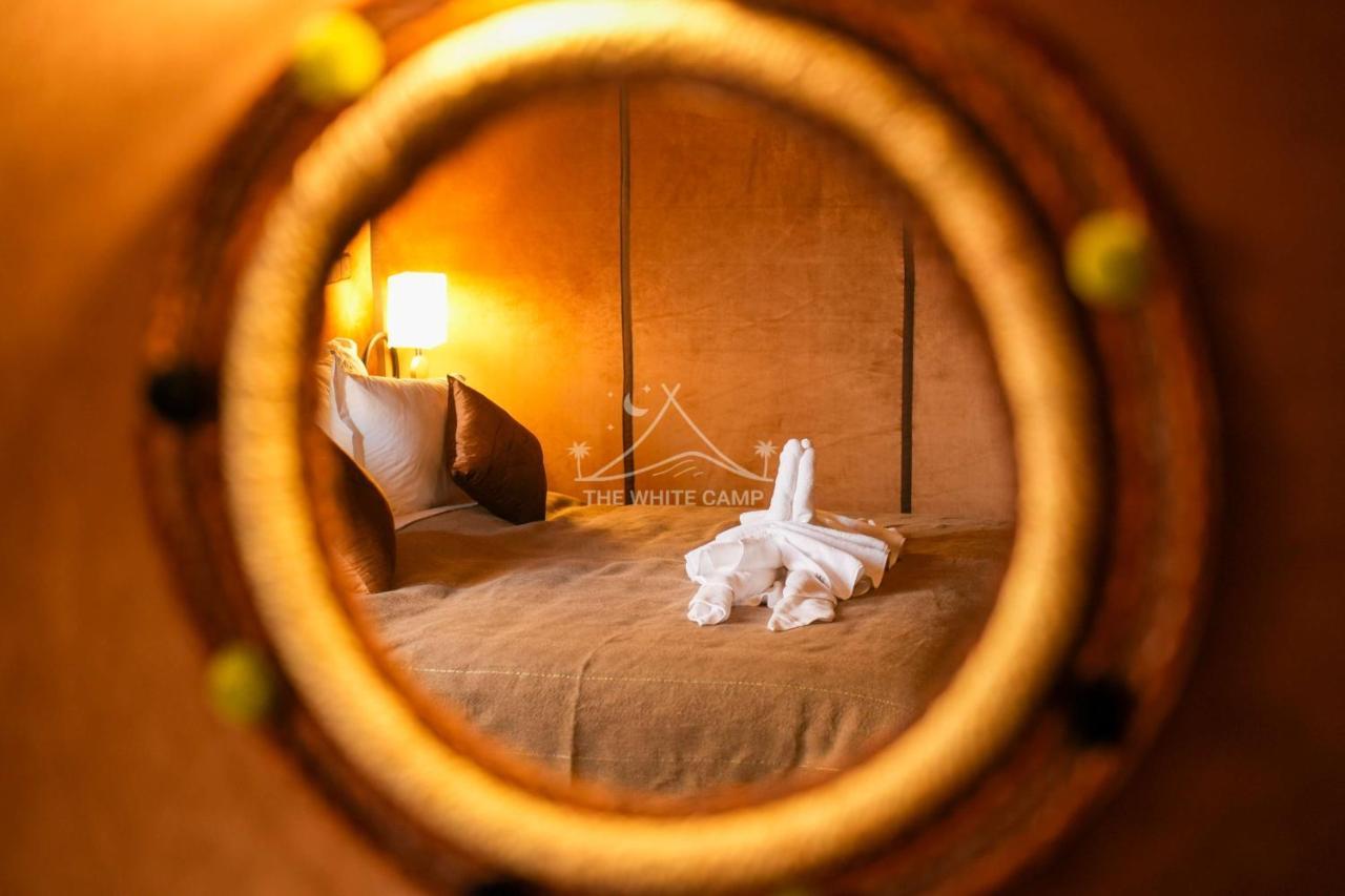 The White Camp - Your Merzouga Luxury Desert Camp & Erg Chebbi Dunes Camel Riding Eksteriør bilde