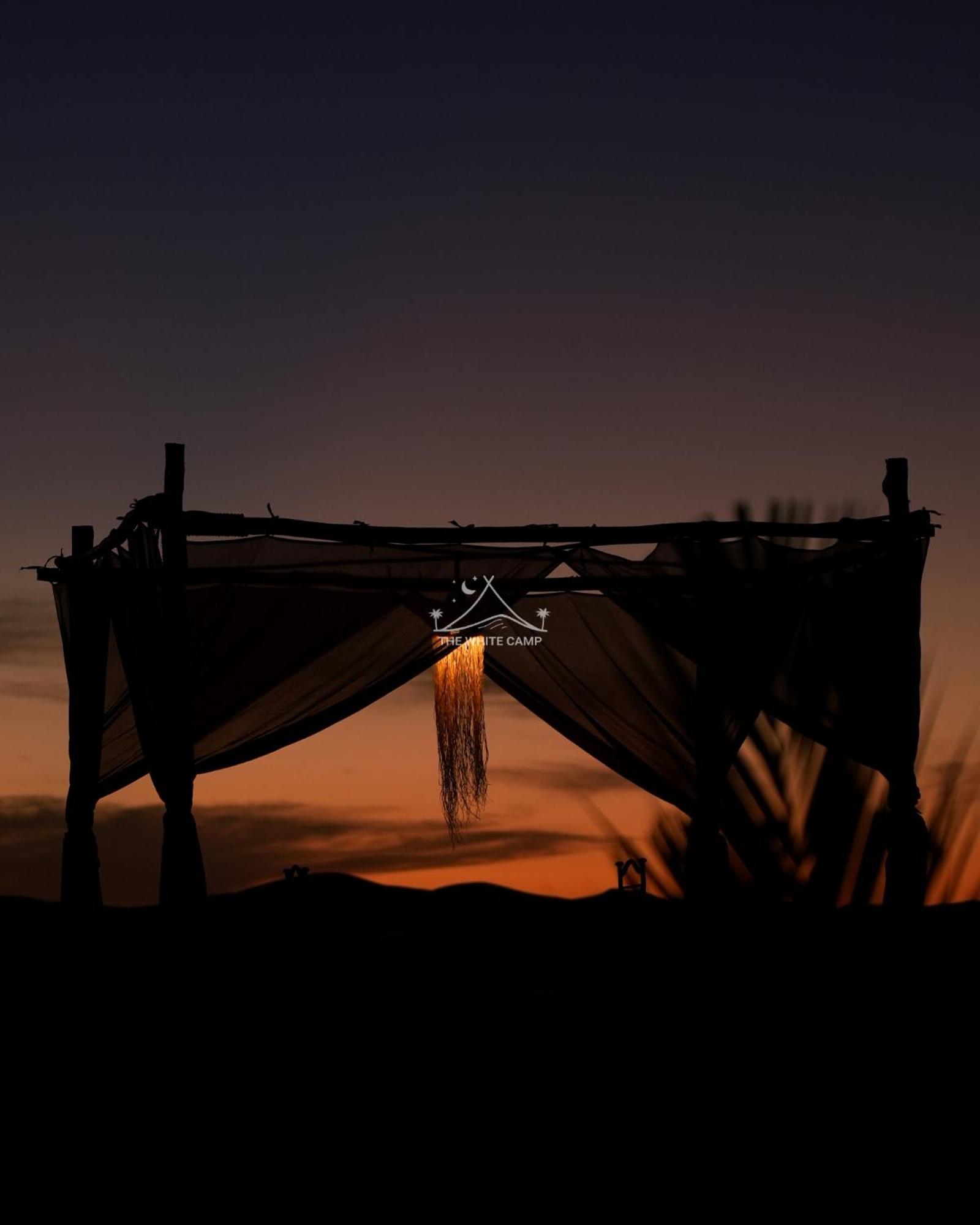 The White Camp - Your Merzouga Luxury Desert Camp & Erg Chebbi Dunes Camel Riding Eksteriør bilde