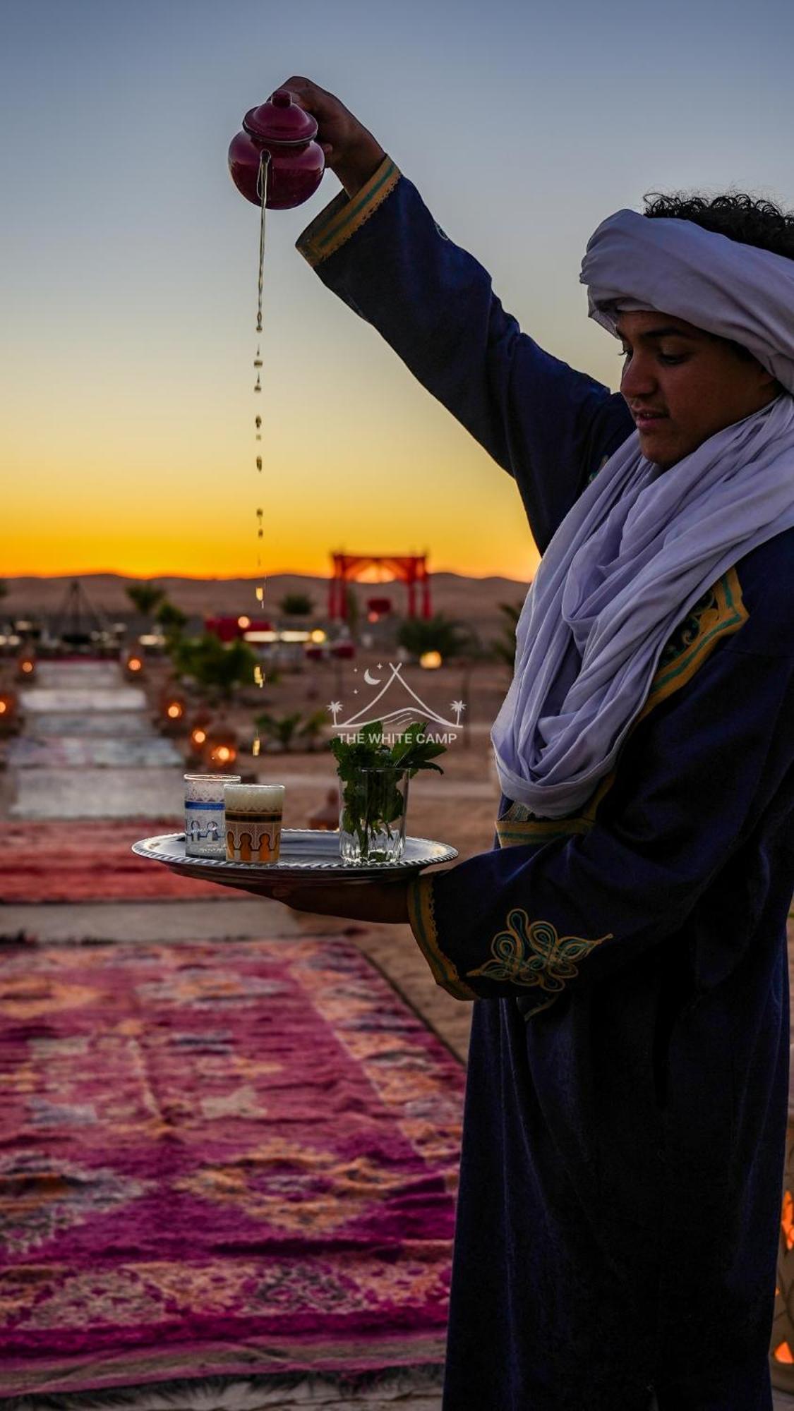 The White Camp - Your Merzouga Luxury Desert Camp & Erg Chebbi Dunes Camel Riding Eksteriør bilde