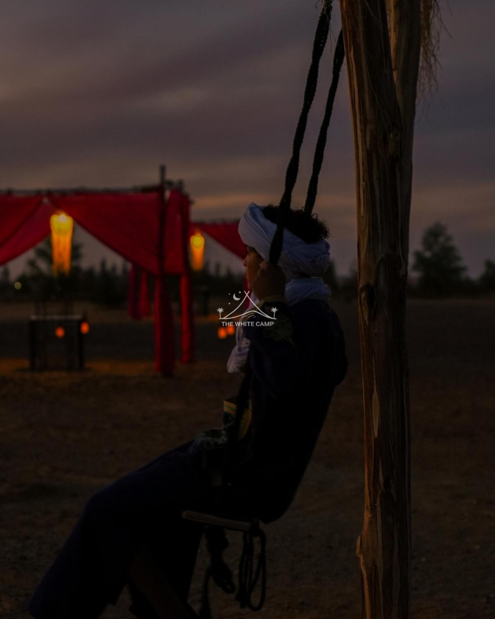 The White Camp - Your Merzouga Luxury Desert Camp & Erg Chebbi Dunes Camel Riding Eksteriør bilde