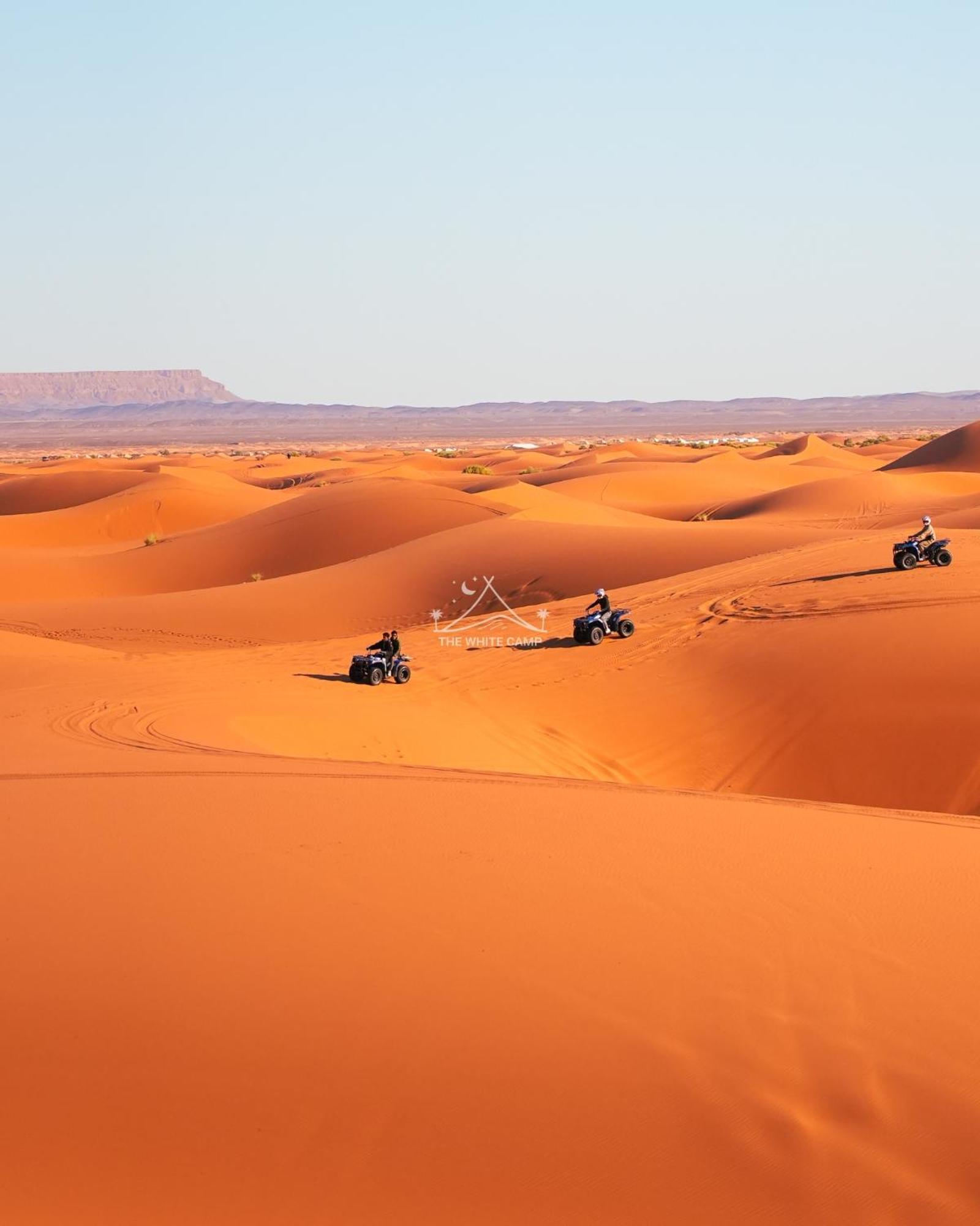 The White Camp - Your Merzouga Luxury Desert Camp & Erg Chebbi Dunes Camel Riding Eksteriør bilde