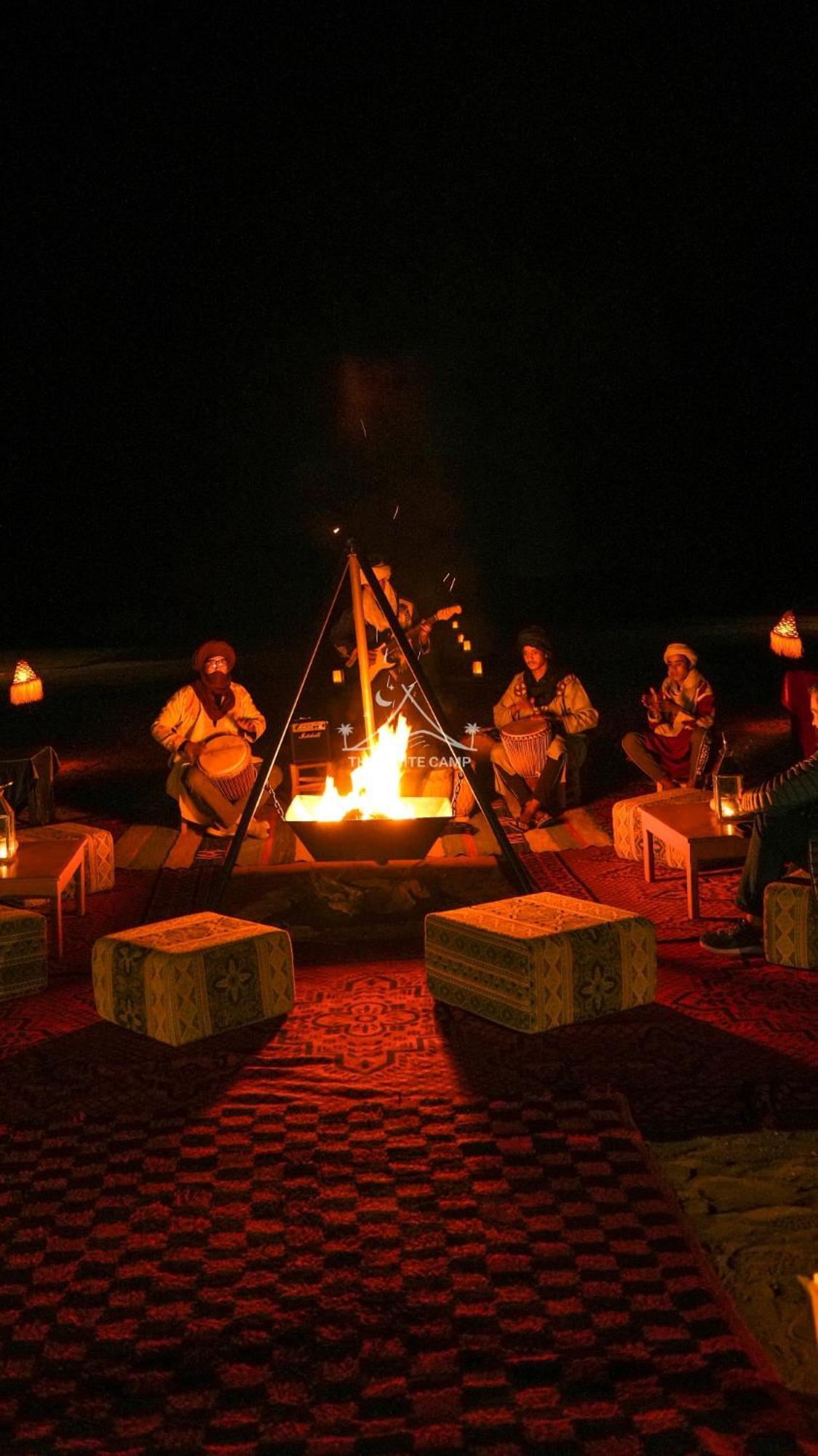 The White Camp - Your Merzouga Luxury Desert Camp & Erg Chebbi Dunes Camel Riding Eksteriør bilde