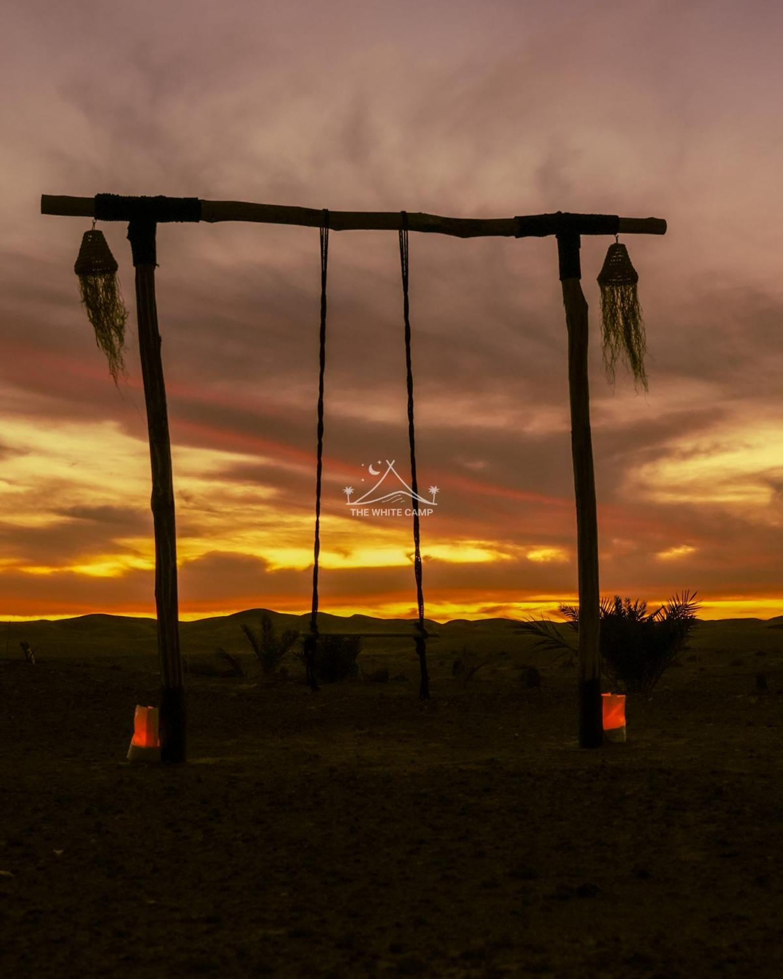 The White Camp - Your Merzouga Luxury Desert Camp & Erg Chebbi Dunes Camel Riding Eksteriør bilde