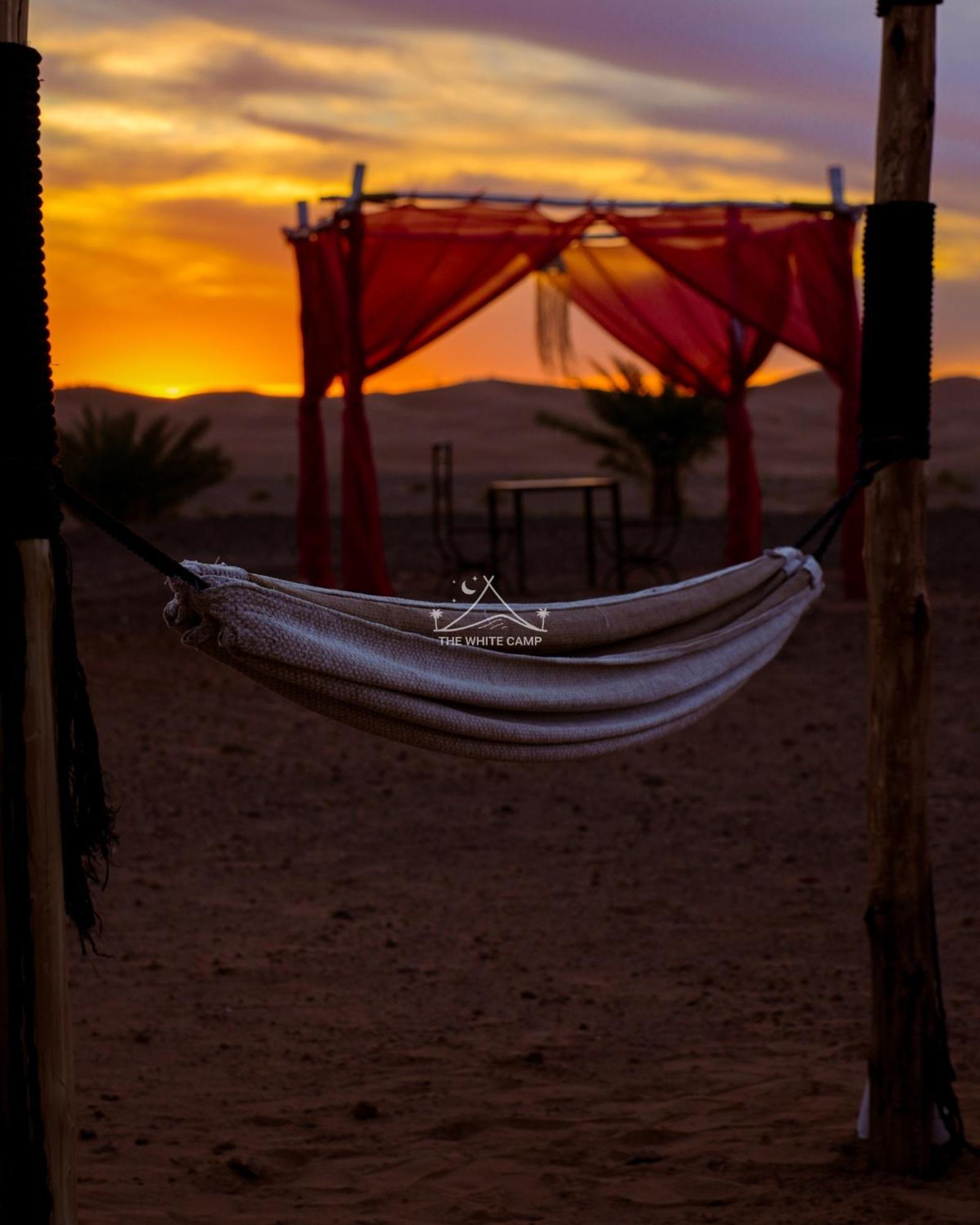 The White Camp - Your Merzouga Luxury Desert Camp & Erg Chebbi Dunes Camel Riding Eksteriør bilde