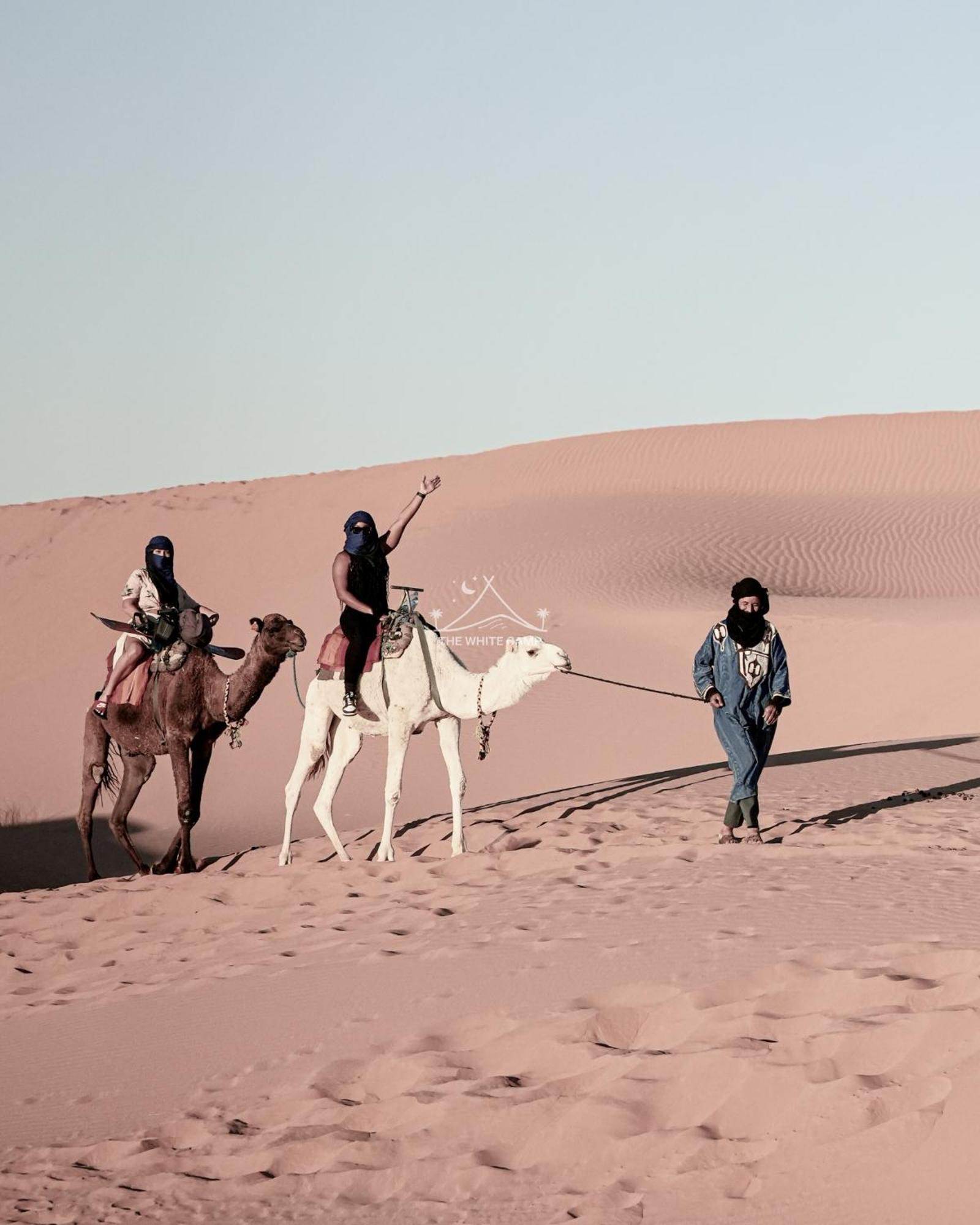 The White Camp - Your Merzouga Luxury Desert Camp & Erg Chebbi Dunes Camel Riding Eksteriør bilde