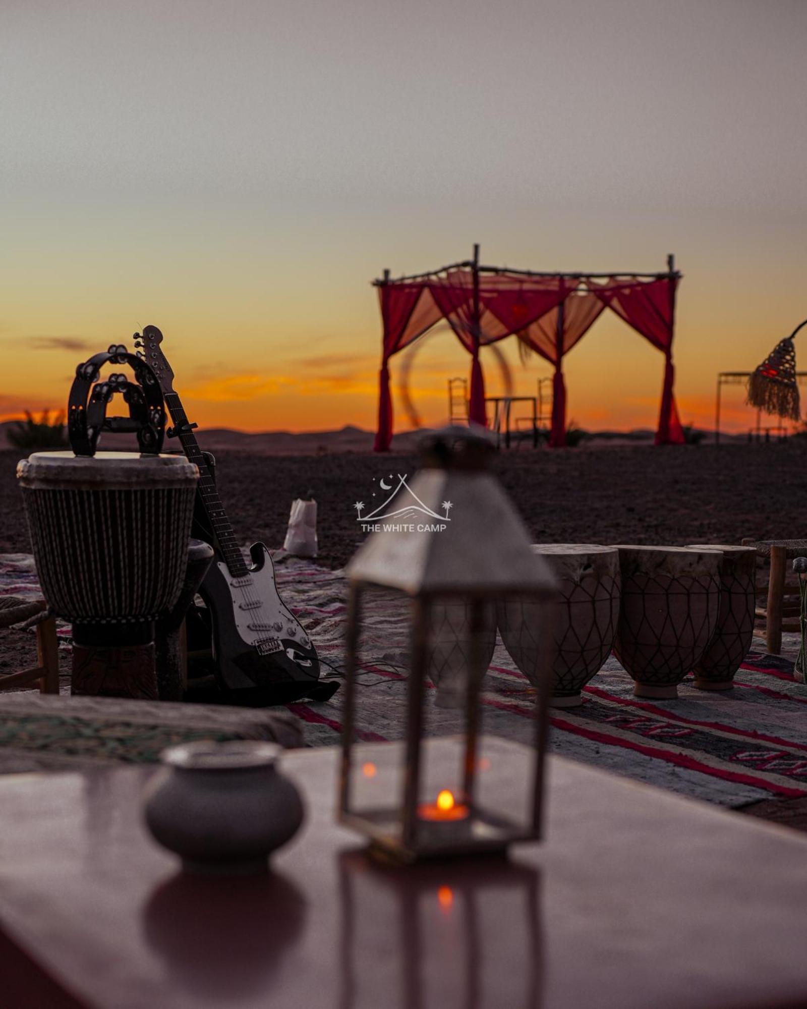 The White Camp - Your Merzouga Luxury Desert Camp & Erg Chebbi Dunes Camel Riding Eksteriør bilde