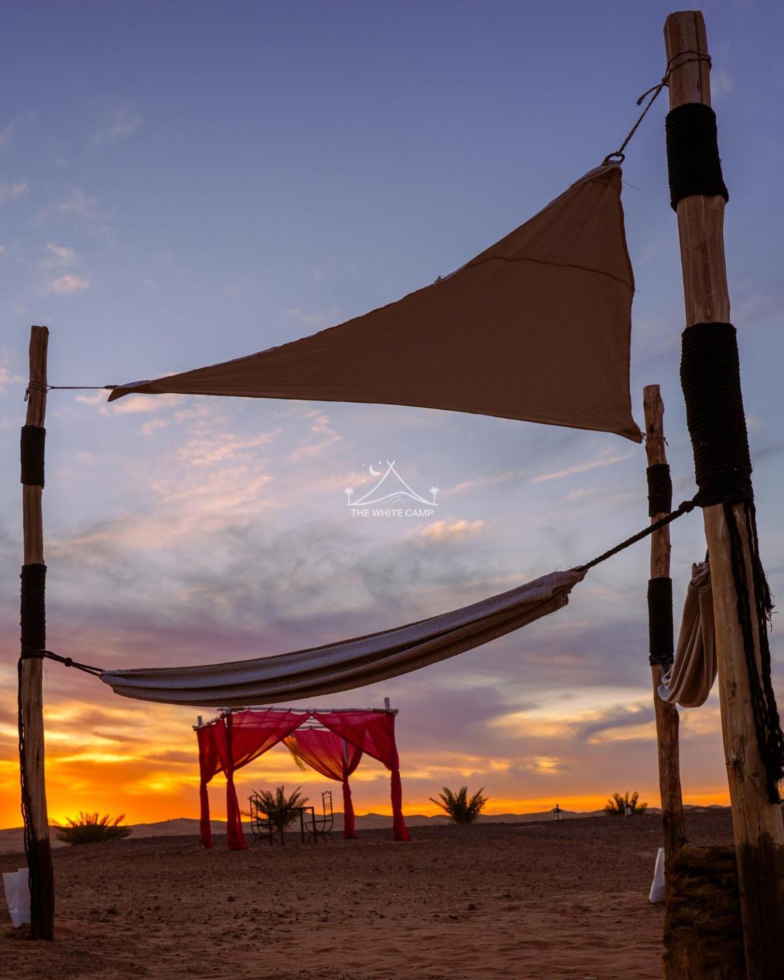 The White Camp - Your Merzouga Luxury Desert Camp & Erg Chebbi Dunes Camel Riding Eksteriør bilde
