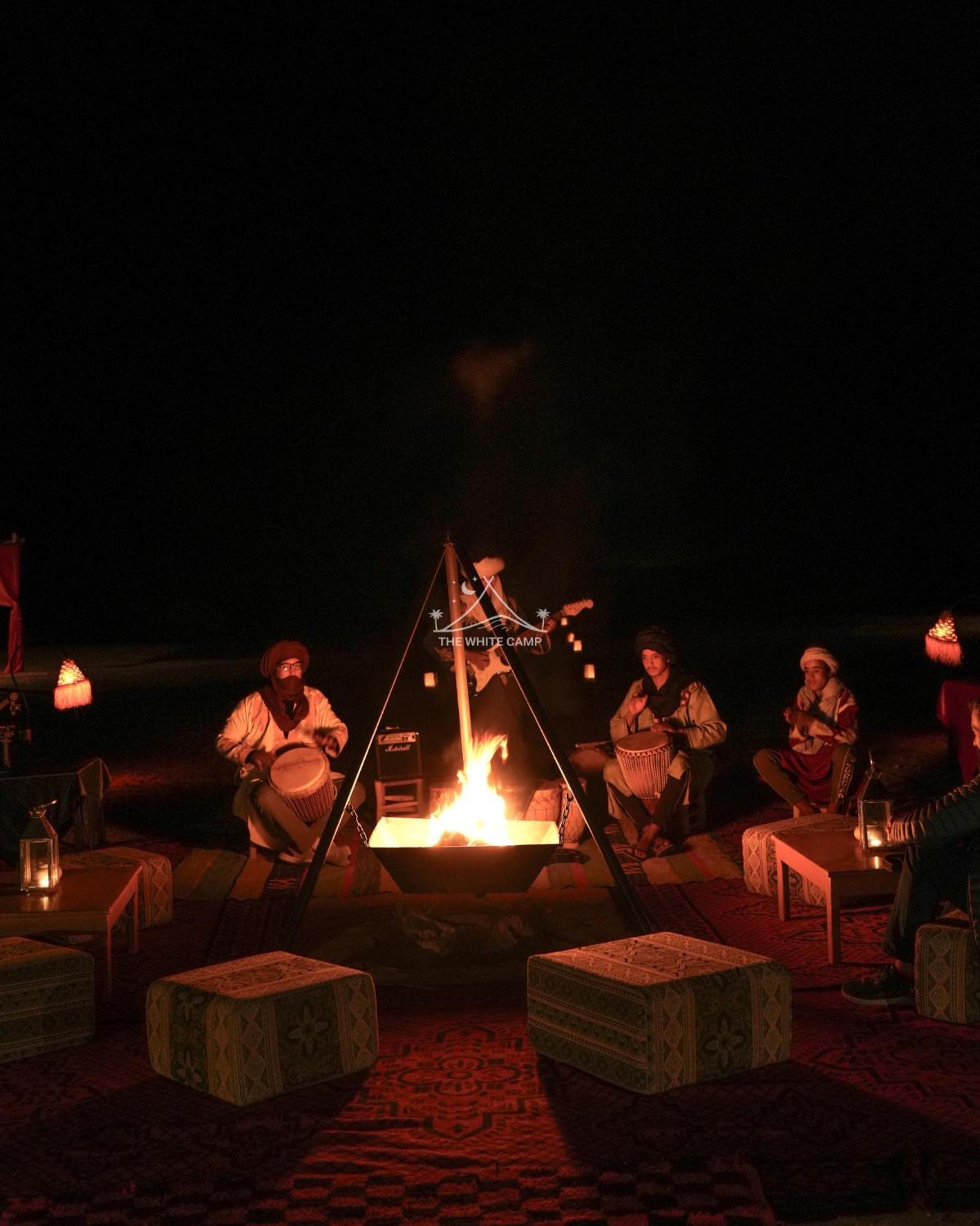 The White Camp - Your Merzouga Luxury Desert Camp & Erg Chebbi Dunes Camel Riding Eksteriør bilde