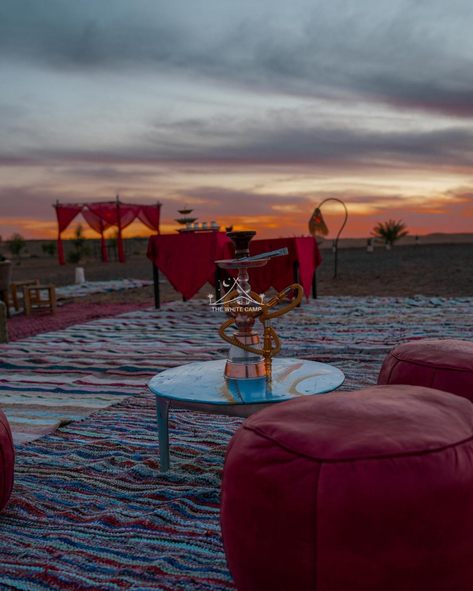 The White Camp - Your Merzouga Luxury Desert Camp & Erg Chebbi Dunes Camel Riding Eksteriør bilde