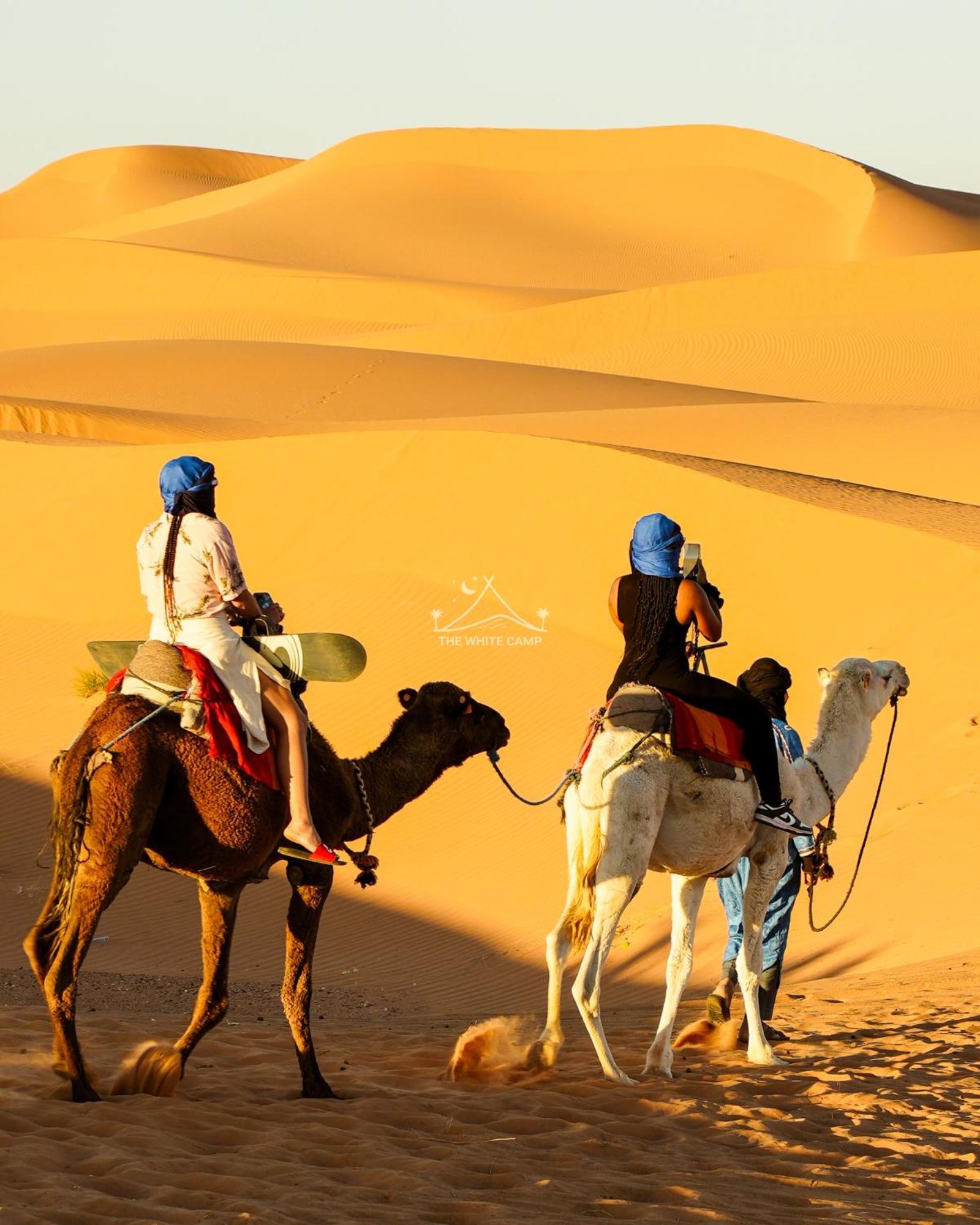 The White Camp - Your Merzouga Luxury Desert Camp & Erg Chebbi Dunes Camel Riding Eksteriør bilde