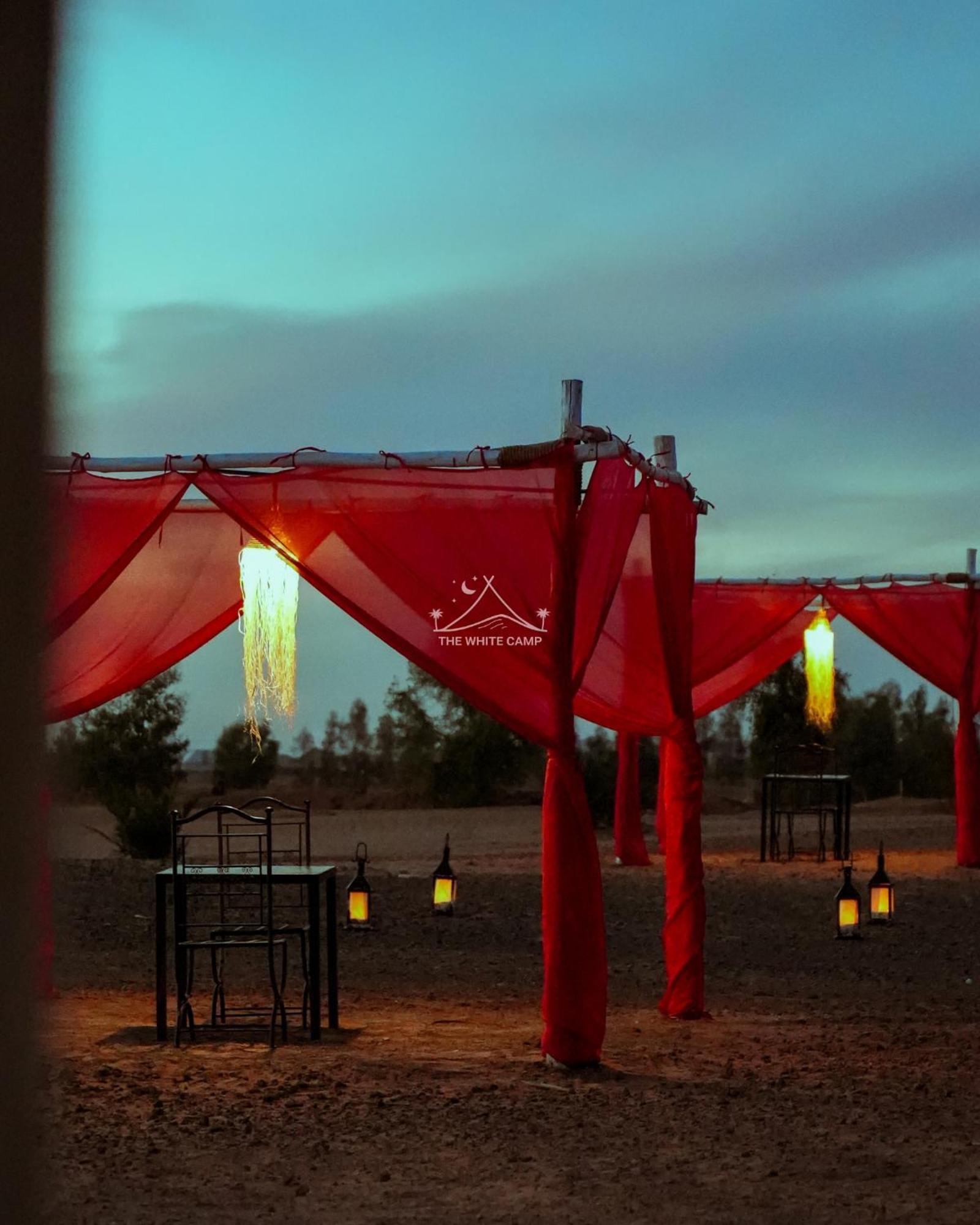 The White Camp - Your Merzouga Luxury Desert Camp & Erg Chebbi Dunes Camel Riding Eksteriør bilde