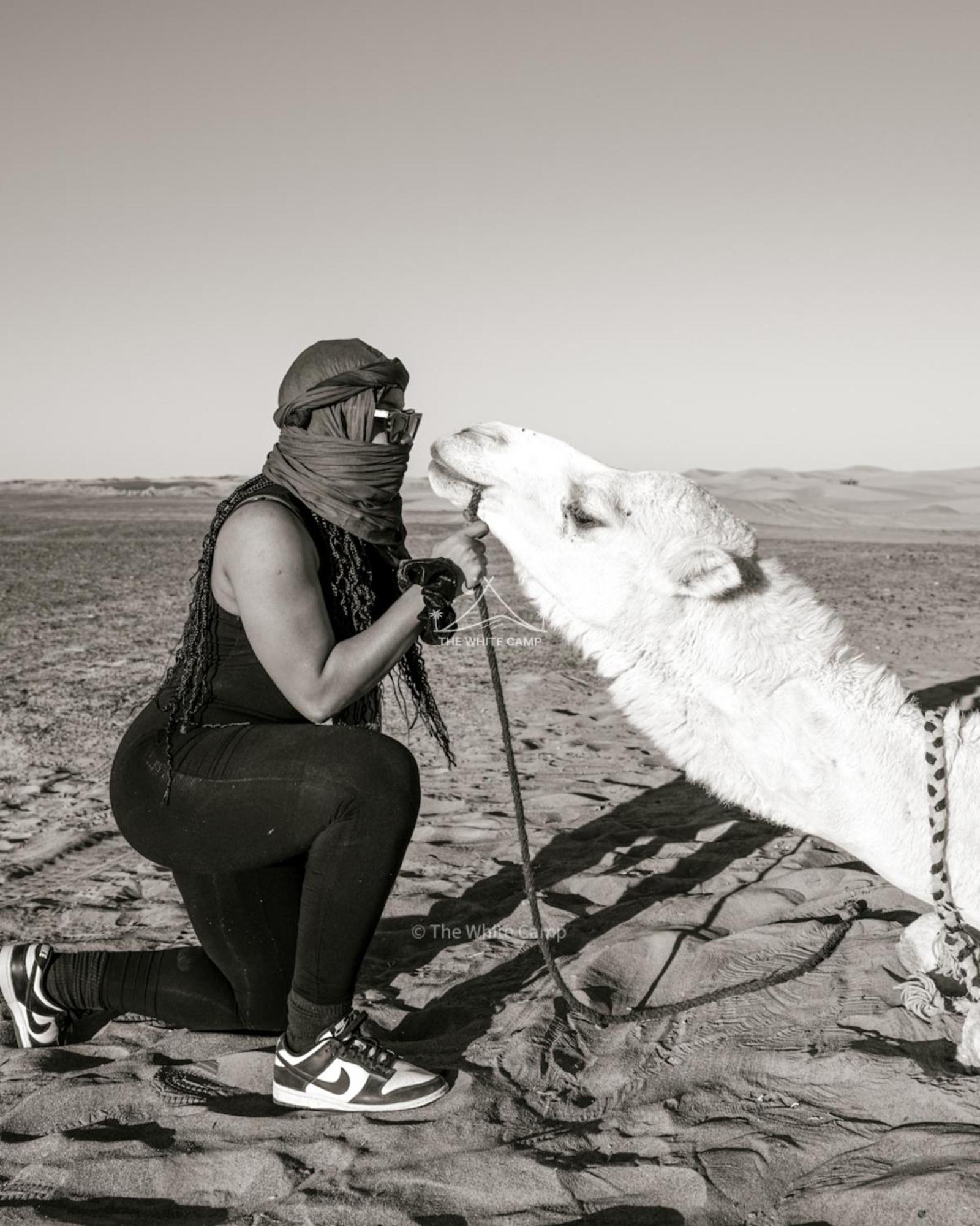 The White Camp - Your Merzouga Luxury Desert Camp & Erg Chebbi Dunes Camel Riding Eksteriør bilde
