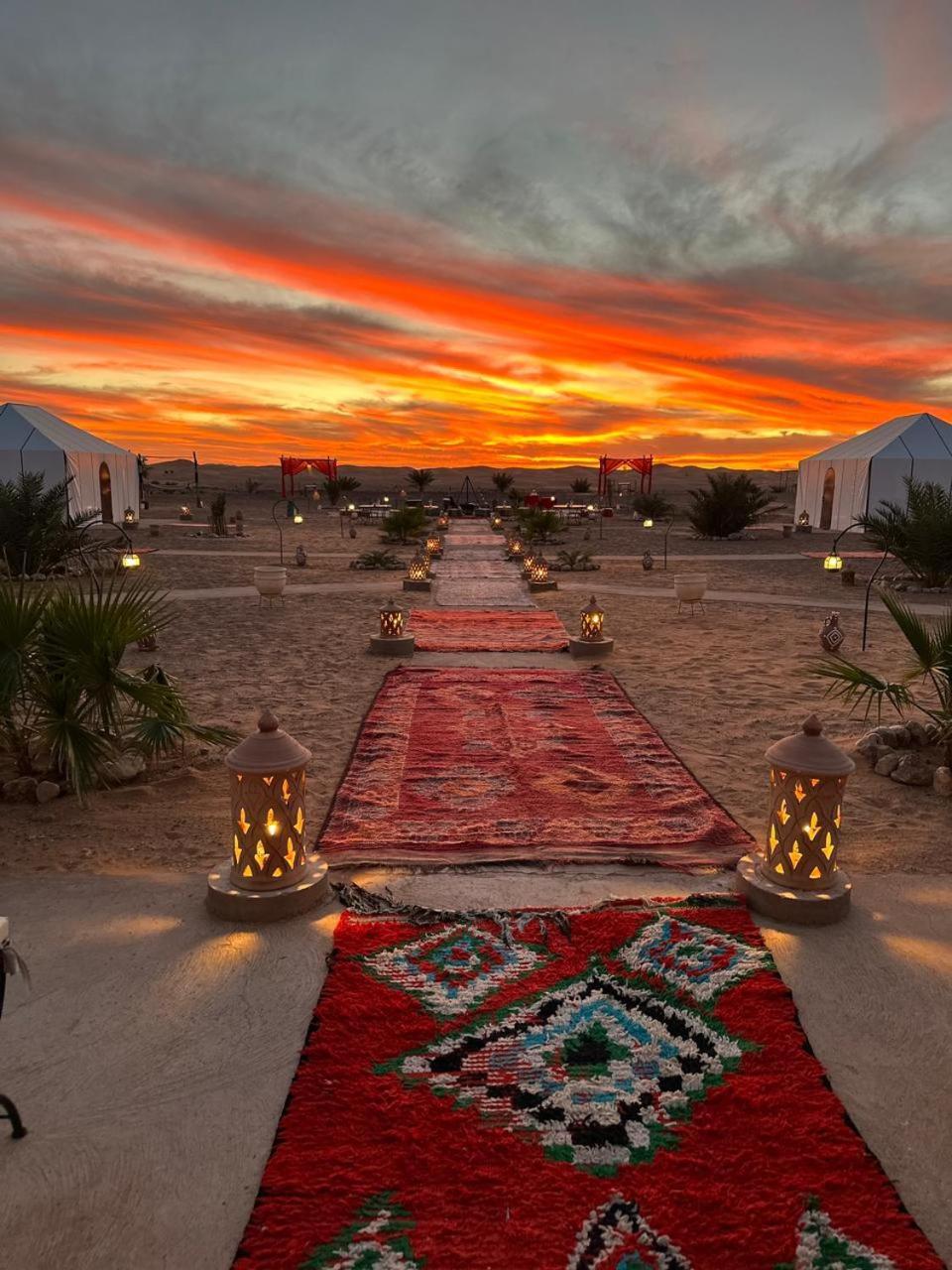 The White Camp - Your Merzouga Luxury Desert Camp & Erg Chebbi Dunes Camel Riding Eksteriør bilde