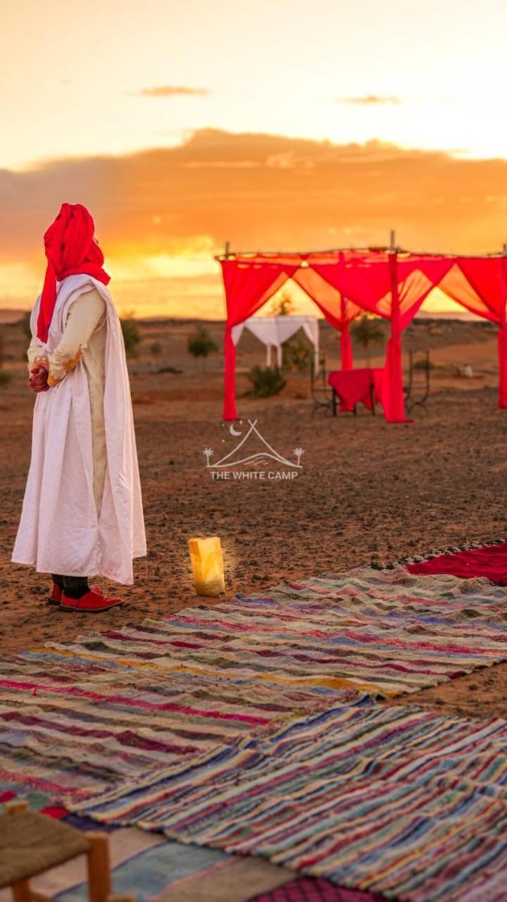The White Camp - Your Merzouga Luxury Desert Camp & Erg Chebbi Dunes Camel Riding Eksteriør bilde